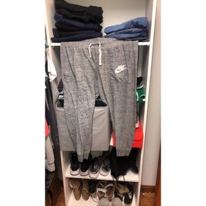 Nike grey jogger/cropped pants